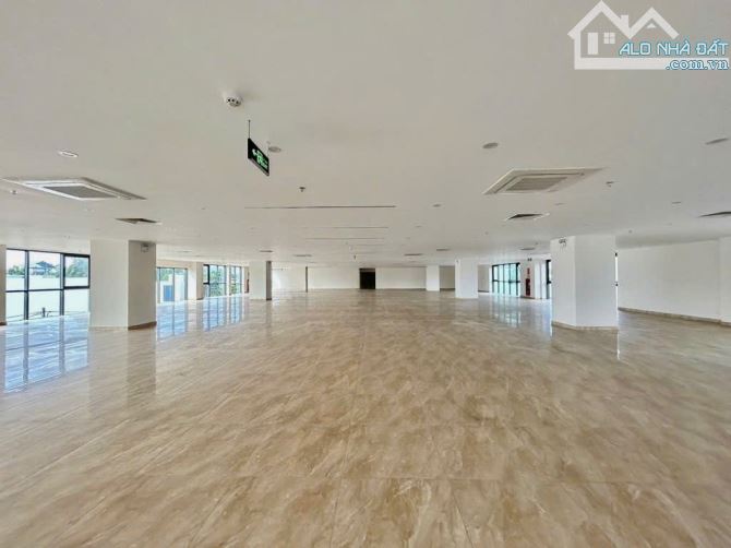 Cho thuê văn phòng sàn 1.100m2, giá thuê: 312.000đ/m2, hầm xe cực rộng. LH: OFFICE DANANG