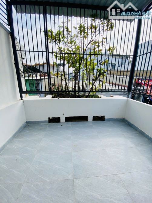 Nhà ngay Nguyễn Văn Quá, 2 tầng, dt 48m2, giá chỉ 3,1 tỷ.