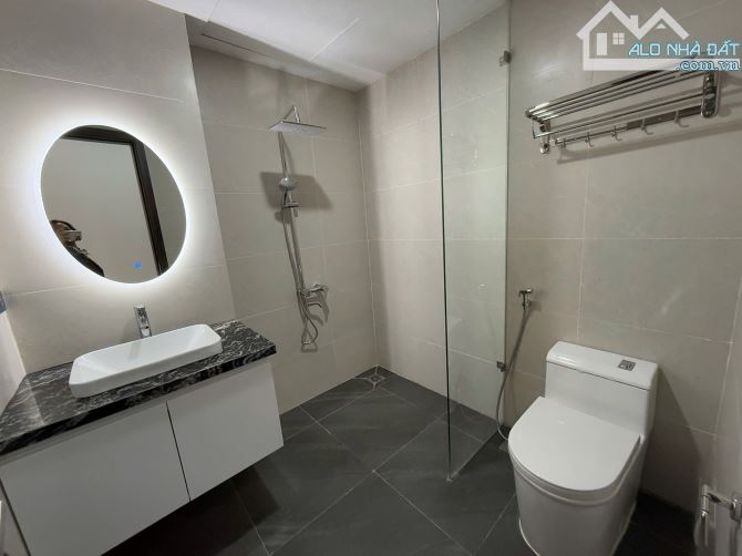Nhà đẹp nội thất xịn vị trí trung tâm ngõ phố Bát Khối Long Biên DT 36m2 . Giá 5.85 tỷ - 10