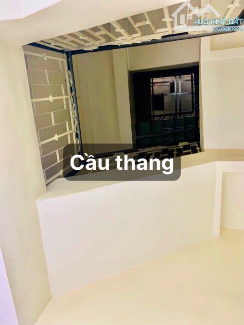 HOT nhà 4 tầng mặt tiền Đông Hồ (3.2 x 18.5m) - 52.6m2, P.8, TB, giá siêu rẻ 10.65 tỷ TL - 10