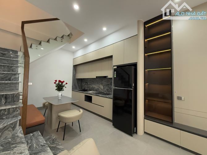 Nhà đẹp nội thất xịn vị trí trung tâm ngõ phố Bát Khối Long Biên DT 36m2 . Giá 5.85 tỷ - 1