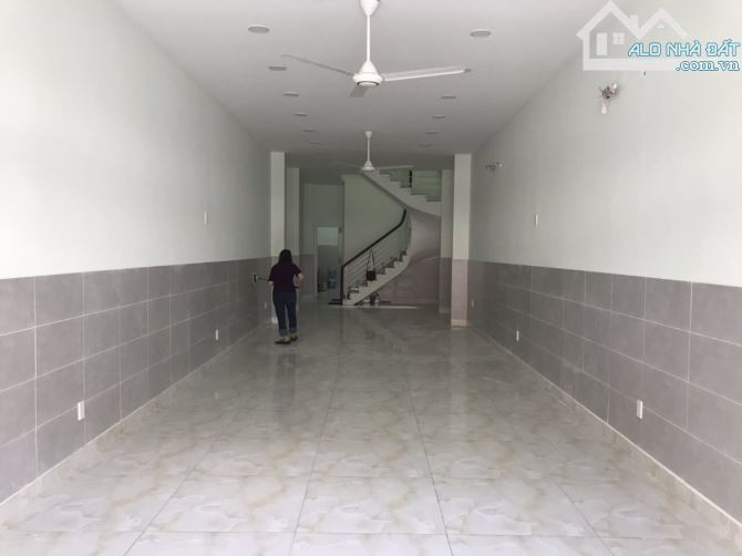 Cho thuê nhà nguyên căn MT đường TRẦN HƯNG ĐẠO Q5 (4,5 x 23m) 3 tầng, KD tự do... - 1