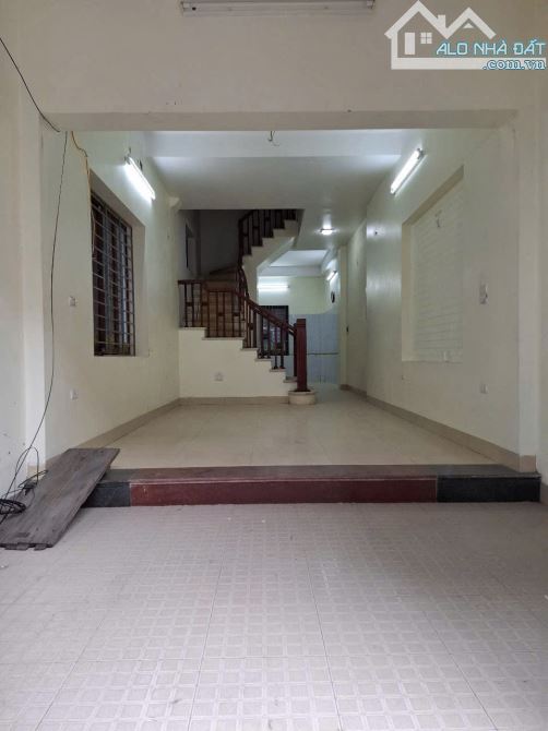 Cho thuê nhà đẹp Kim Giang 60m2, 4 tầng, ô tô đỗ cửa, kinh doanh đỉnh, giá chỉ 18 triệu/th - 1