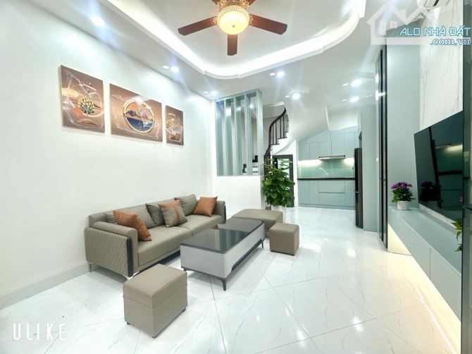 Vip Hoàng Cầu, 32m2 x 5 tầng, cách phố 10m, trước nhà rộng thoáng, xây mới, chào 8 tỷ - 1