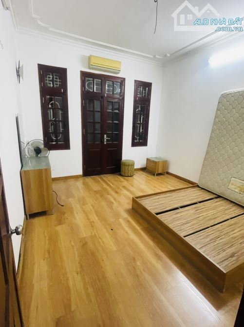 Cho thuê nhà ngõ 2 phố Đặng Thùy Trâm, Diện tích 60m2 x 4 tầng ô tô đâu cửa - 2