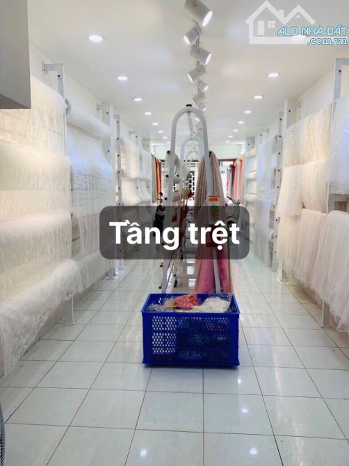 HOT nhà 4 tầng mặt tiền Đông Hồ (3.2 x 18.5m) - 52.6m2, P.8, TB, giá siêu rẻ 10.65 tỷ TL - 2