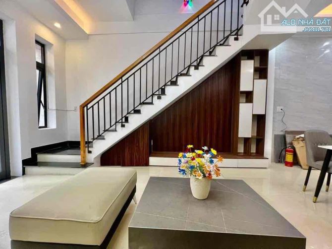 BÁN NHÀ TRUNG TÂM THÀNH PHỐ ĐẦY TIỆN ÍCH- NHÀ 4 TẦNG- DTSD 200M2- GIÁ 3 TỶ NHỈNH - 3