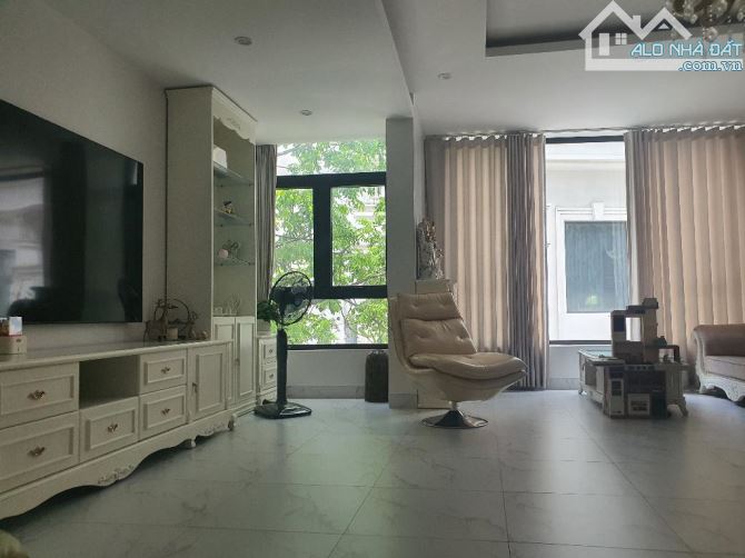 BÁN NHÀ PHÂN LÔ Ô TÔ - VỈA HÈ - 77M², 4 TẦNG, MT 6M, 24.5 TỶ - TRẦN QUỐC HOÀN, CẦU GIẤY - 3