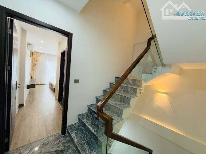Nhà đẹp nội thất xịn vị trí trung tâm ngõ phố Bát Khối Long Biên DT 36m2 . Giá 5.85 tỷ - 3
