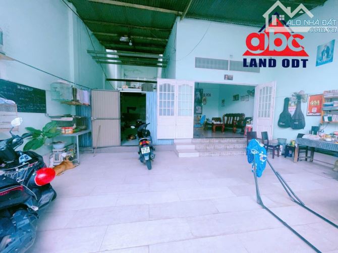 2.5 tỷ bán nhà (8.18) 145m2  SC đất hồng đường oto rộng , có sân oto. - 3