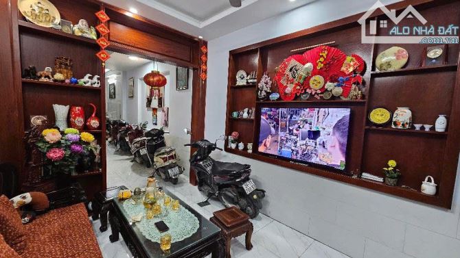 Bán nhà Cầu Am, Đẹp như khách sạn 5 sao, Full nội thất xịn xò, sổ đỏ chính chủ,38m, 7 tỷ 6 - 3