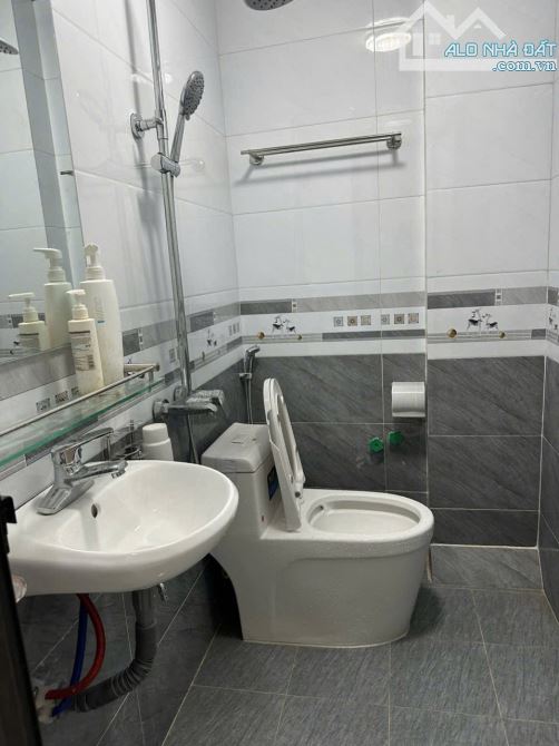 BÁN NHÀ 4 TẦNG TRẦN HƯNG ĐẠO TP THÁI BÌNH DT 50m CÁCH ĐƯỜNG LỚN CHỈ 10m GIÁ NHỈNH 2 tỉ - 5