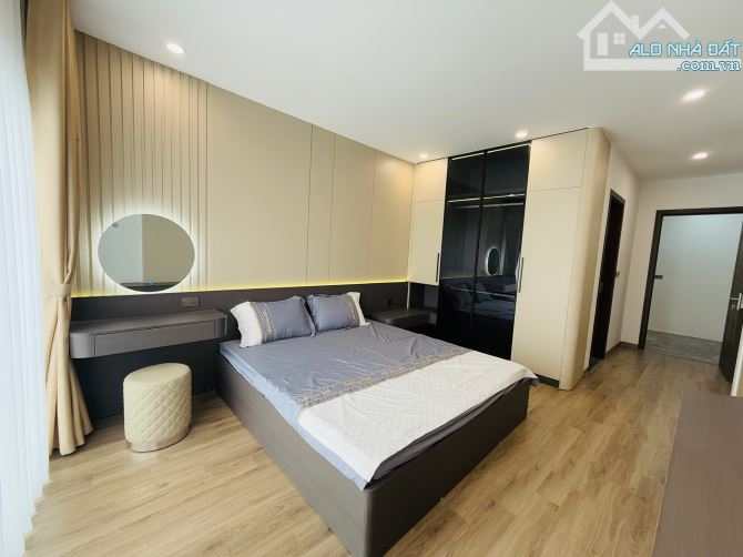 Nhà đẹp nội thất xịn vị trí trung tâm ngõ phố Bát Khối Long Biên DT 36m2 . Giá 5.85 tỷ - 5