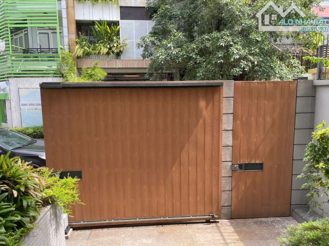 Giảm 5 tỷ!! Bán nhà mặt tiền số 2 Hoa Đào quận Phú Nhuận (8x18m) giá 58 tỷ - 5