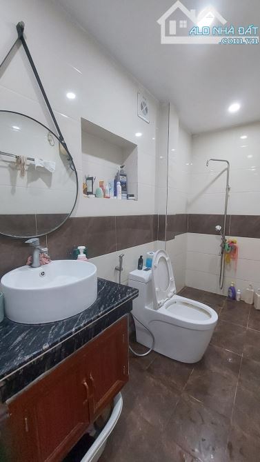 Bán Nhà 4 tầng Trại Chuối, Hồng Bàng.51m2.Đường rộng 5m.Mặt tiền 6m.Giá chỉ 4,5 tỷ - 6