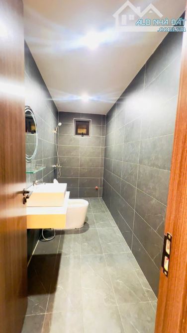 Nhà đẹp mt Trần Hưng Đạo- 182m2, ngang 6m, 3PN, full nội thất- có dòng tiền- nhỉnh 6tỷ - 6