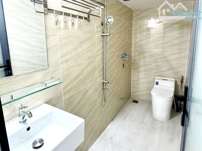 Cho thuê nhà đẹp 4m x 15m, 3pn hẻm Hồng Bàng, Quận 5 - 6