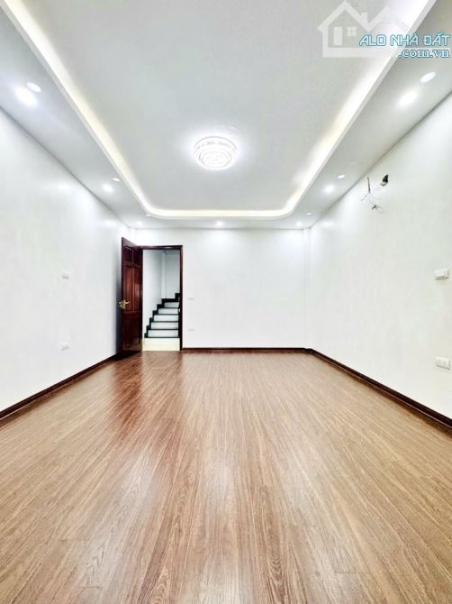 Vip Hoàng Cầu, 32m2 x 5 tầng, cách phố 10m, trước nhà rộng thoáng, xây mới, chào 8 tỷ - 7