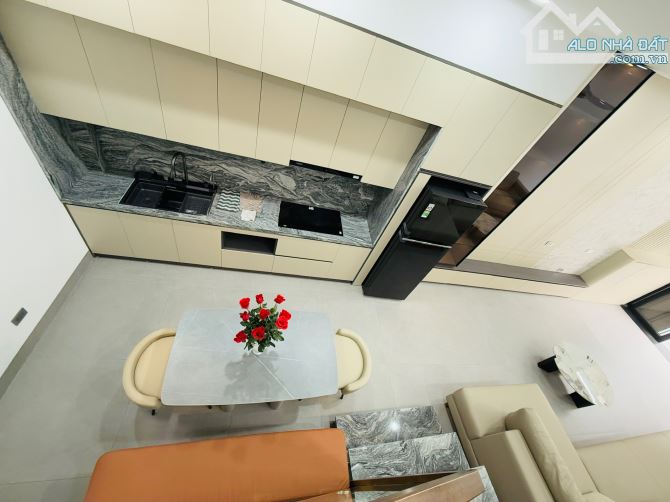 Nhà đẹp nội thất xịn vị trí trung tâm ngõ phố Bát Khối Long Biên DT 36m2 . Giá 5.85 tỷ - 8