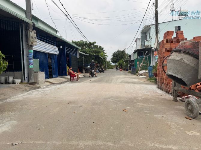 bán nhà trọ khu dân cư tân đức-125m2-1kiot-5phòng trọ-thu nhập 10 tr/tháng-gọi xem nhà