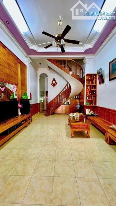 Bán nhà mặt tiền đường Quang Trung - diện tích 65,9m² - 1
