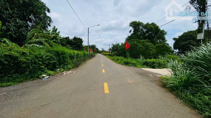 👉MẢNH ĐẤT 10M MẶT TIỀN BÊ TÔNG XE HƠI , CÁCH ĐƯỜNG NHỰA 50M XÃ ĐẤT ĐỎ , HCM