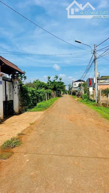 BÁN ĐẤT EATU ĐƯỜNG NHỰA RỘNG 2ÔTÔ DÂN CƯ HIỆN HỮU TIỆN ÍCH BAO QUANH 1TY750TR 6X30 TC60M