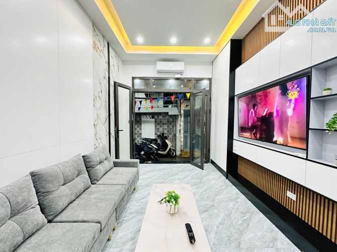 Chính chủ bán nhà 4 tầng, 39m, ở sướng, kinh doanh đỉnh cao, Bạch Mai