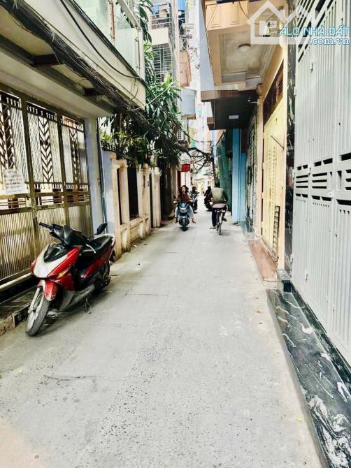 TRUNG TÂM CẦU GIẤY DƯƠNG QUẢNG HÀM 45m2x5tầng,Mt4m GIÁ 11.3TỶ Ô TÔ QUA NHÀ NGÕ THÔNG 6 NGỦ