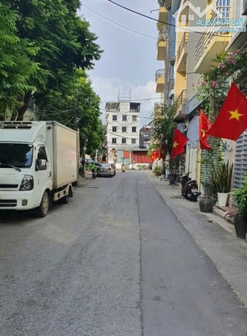 Bán lô đất vuông đẹp Trung tâm Việt Hưng - Long biên
