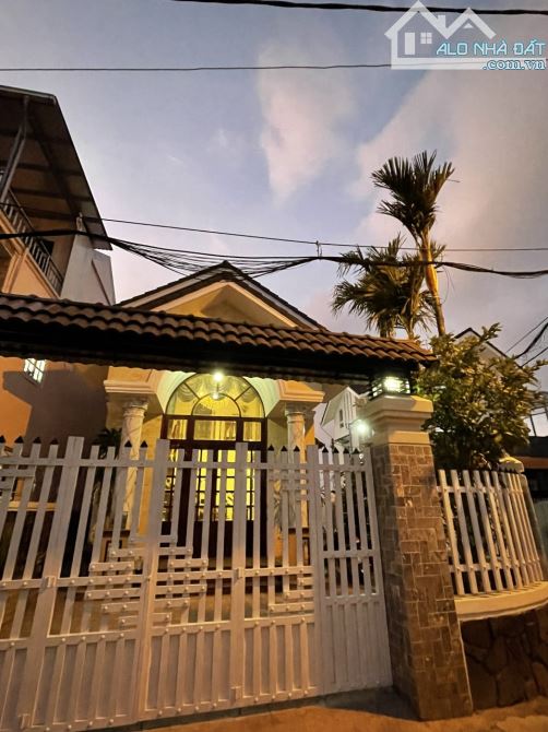 Cần bán villa 2 MẶT TIỀN Sương Nguyệt Ánh-  P9 Đà Lạt. -  16.5 tỷ