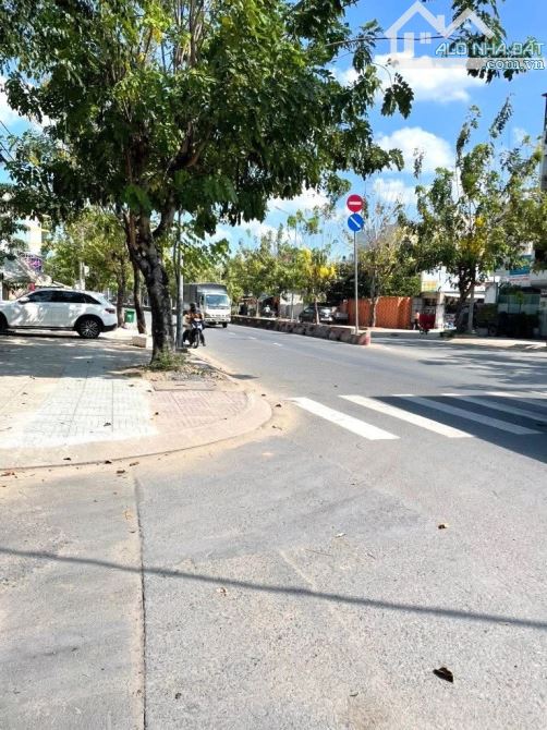 Biệt thự 3 Tầng mặt tiền đường THỚI AN, Diện tích 130m2 (8 x 17), không lộ giới.