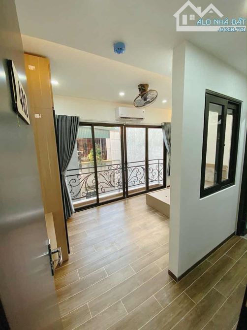 Bán toà CCMN mặt ngõ La Thành. Ba Đình DT 80m x 7T. Mặt tiền 8.m