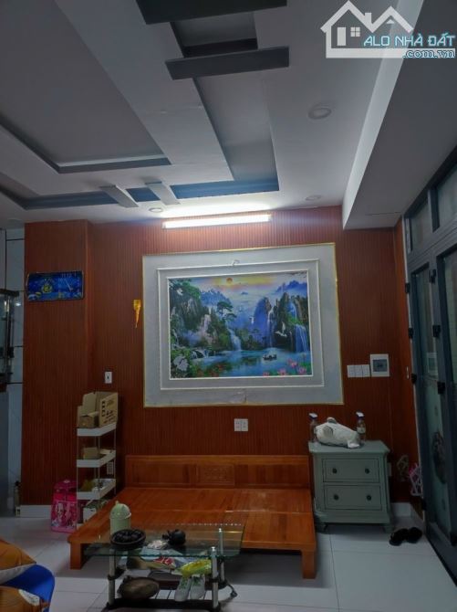 NHÀ 3TẦNG  2 MẶT TIỀN HẺM Ô TÔ THỊ TRẤN NHÀ BÈ    DT: 8 x 8m | Kết cấu: Trệt, 2 lầu, sân t