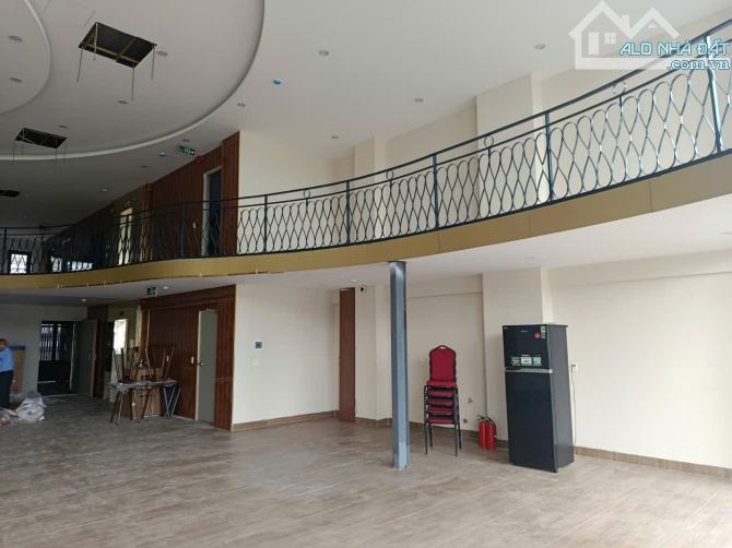 Mặt bằng view biển, trống suốt, diện tích 250m2, giá chỉ 30 tr/tháng