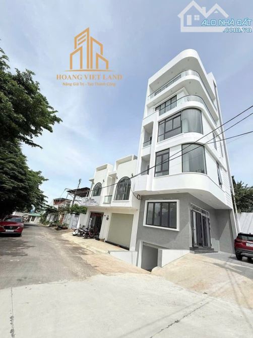 Toà nhà 6 tầng góc 2 MT ngay CÔNG VIÊN  SƠN LA- ĐƯỜNG Y Ơn - DT xây dựng 310m2-Giá 5,7tỷ