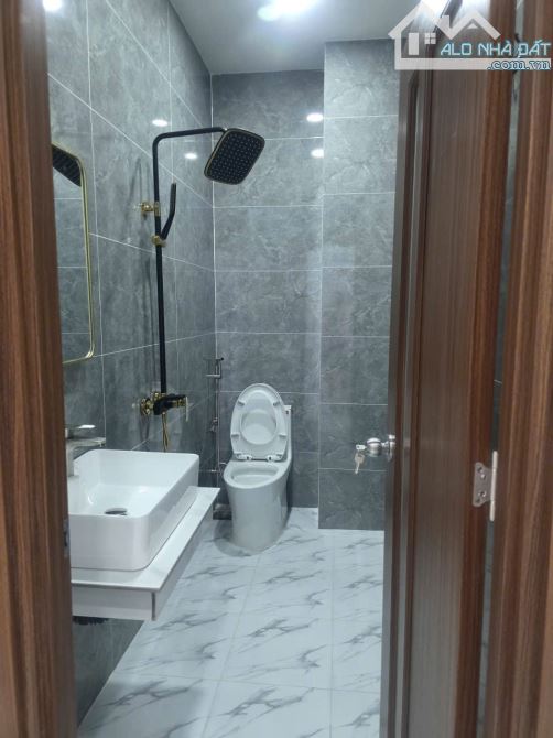 Chủ gửi bán căn nhà MỚI 1tr2l giá 5ty8 hẻm 297 võ văn hát , TP thủ đức.