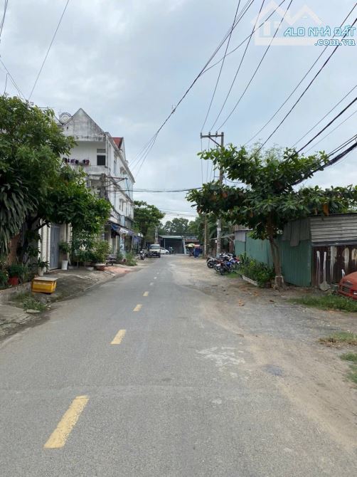 Bán Đất mặt đường 835  diện tích 236m2 giá 14 tỷ
