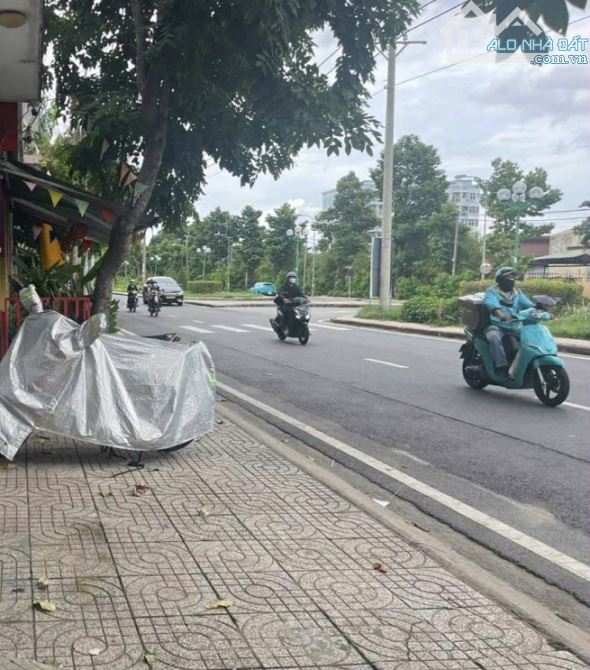 NHÀ C4 MẶT TIỀN ĐƯỜNG TÂN SƠN HAI LÀN XE RỘNG - PHƯỜNG 15 - TÂN BÌNH - DT95 M - GIÁ 13.2 T