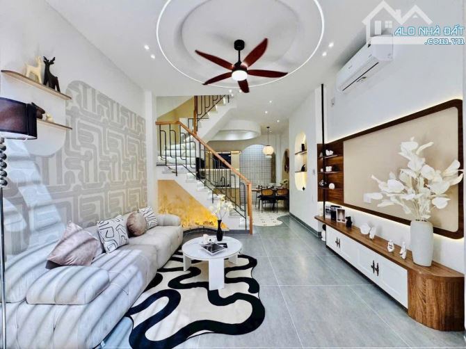 Bán nhà gần sân bay - Nguyễn Văn Công, Gò Vấp. Giá: 3 Tỷ 110 / 50.4m2. SHR, nhiều tiện ích