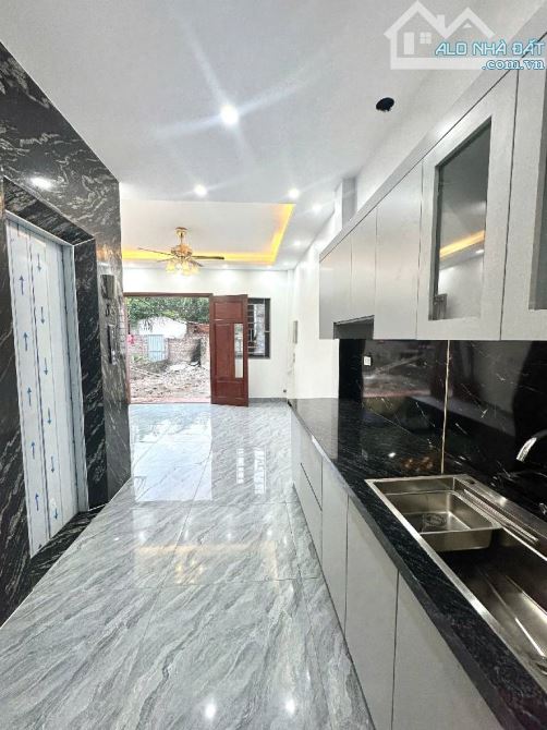NHÀ AN DƯƠNG VƯƠNG 30m2 XÂY 5 TẦNG GIÁ CHỈ 8.2 Đ DÂN XÂY CHẮC CHẮN