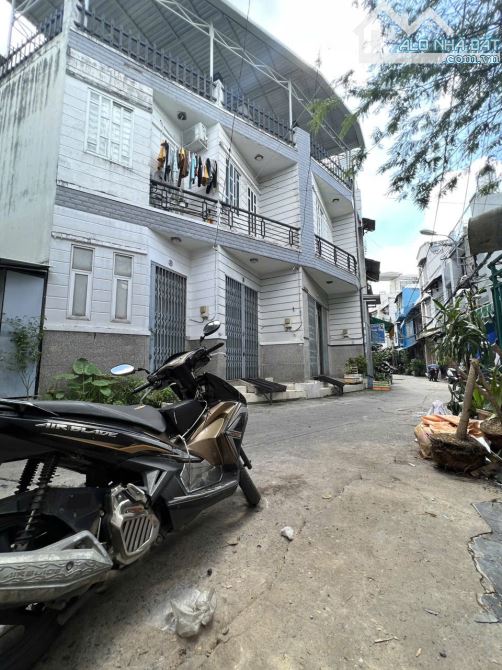 Bán nhà cấp 4, HXH 140m2 ,Hưng Phú , Quận 8 , 
ngang 10m chỉ 10,5 tỷ