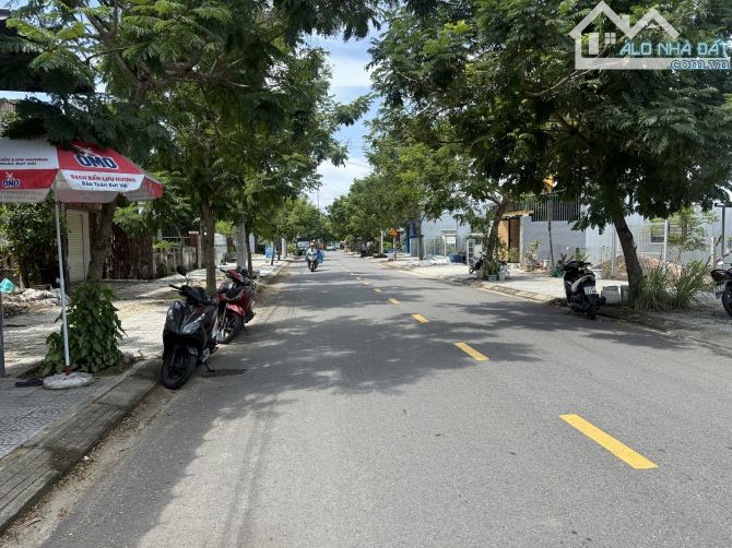 CẦN BÁN GẤP – GIẢM GIÁ CHỈ CÒN 6 TỶ – NHÀ TRUNG TÂM SƠN TRÀ, DT KHỦNG 104 m KIỆT Ô TÔ