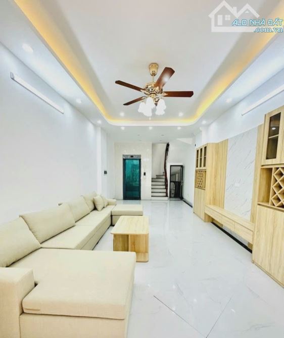 BÁN NHÀ TAM HIỆP 35m×6 Tầng , thang mấy 15m ô tô tránh giá hơn 6 tỷ