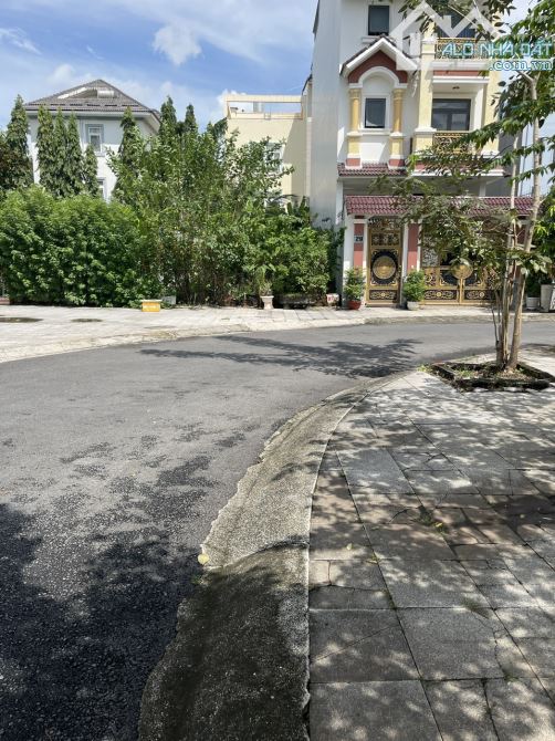 Bán khuôn đất Góc 2MT dt 11x20m gần Nguyễn Duy Trinh, Bình Trưng Đông, Giá chỉ 98tr/m