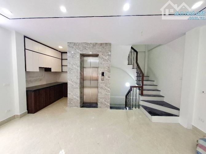 BÁN NHÀ ĐƯỜNG BÁT KHỐI 32M2, 6 TẦNG THANG MÁY, NGÕ THÔNG Ô TÔ, 6.6 TỶ
