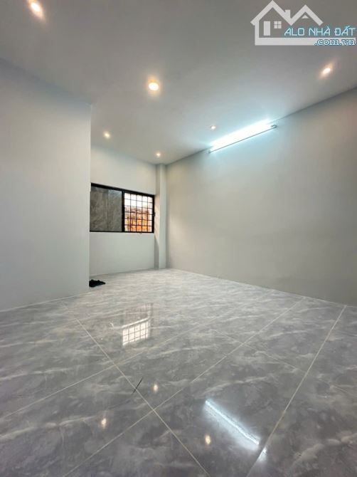 Nhà Đẹp Đón Tết - 3 Tầng - 32M2 Nở Hậu - 4.35Tỷ - Ngay Phạm Văn Chí - Văn Thân - Quận 6.