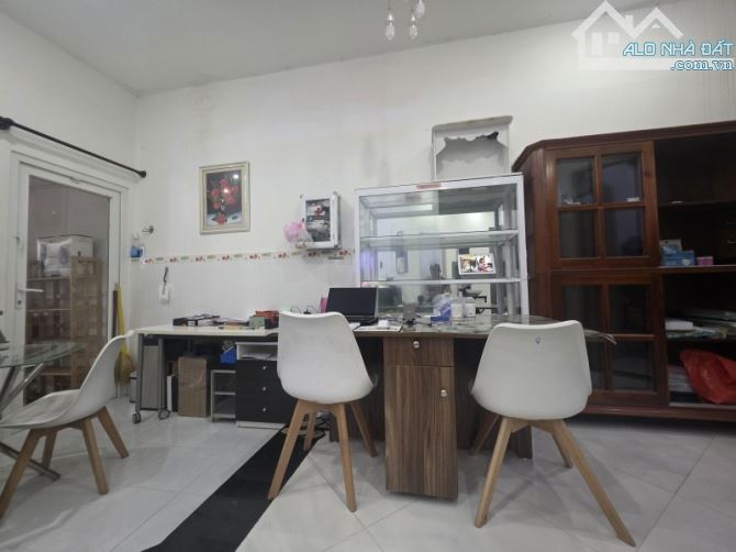 Bán gấp nhà hẻm xe hơi Quận 3 - Công nhận 84m2 (6 x 14) - Vị trí ngay Vòng Xoay Dân Chủ.