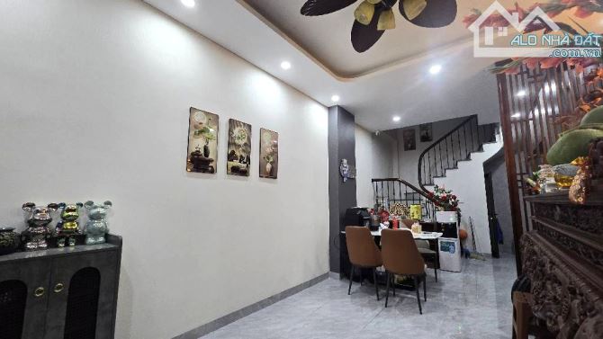 BÁN NHÀ ĐƯỜNG CỔ LINH 35M2, 5 TẦNG NỘI THẤT XỊN, GẦN Ô TÔ, 7.5 TỶ
