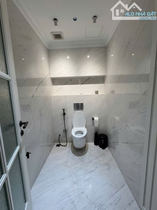 Chính chủ bán nhà phố HXH 8m ngay Nguyễn Chí Thanh - Nguyễn Tri Phương (8x19m) Q5, giá: 32